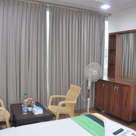 J C Comforts Hotel Bangalore Eksteriør billede