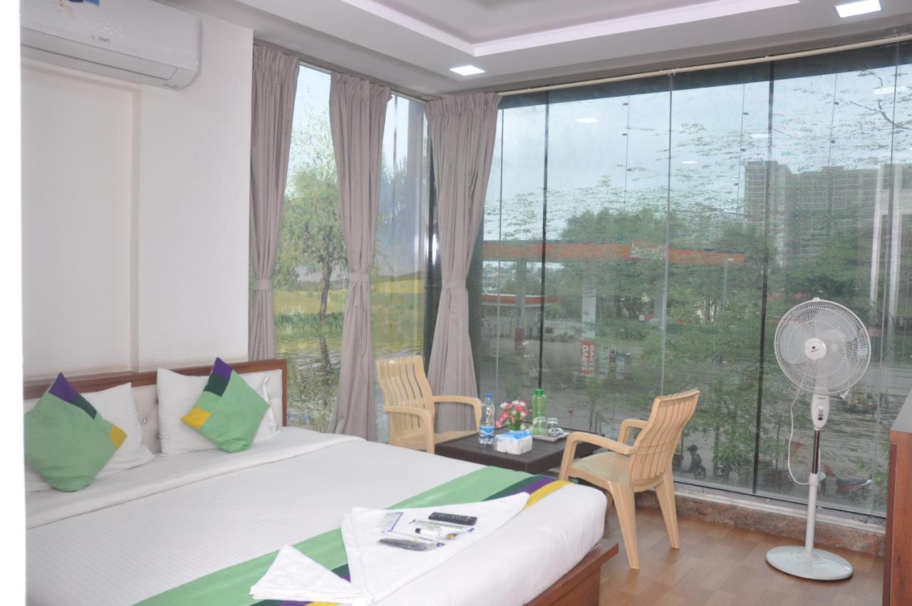 J C Comforts Hotel Bangalore Eksteriør billede