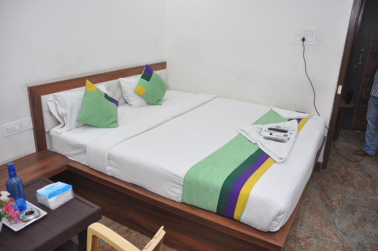 J C Comforts Hotel Bangalore Eksteriør billede