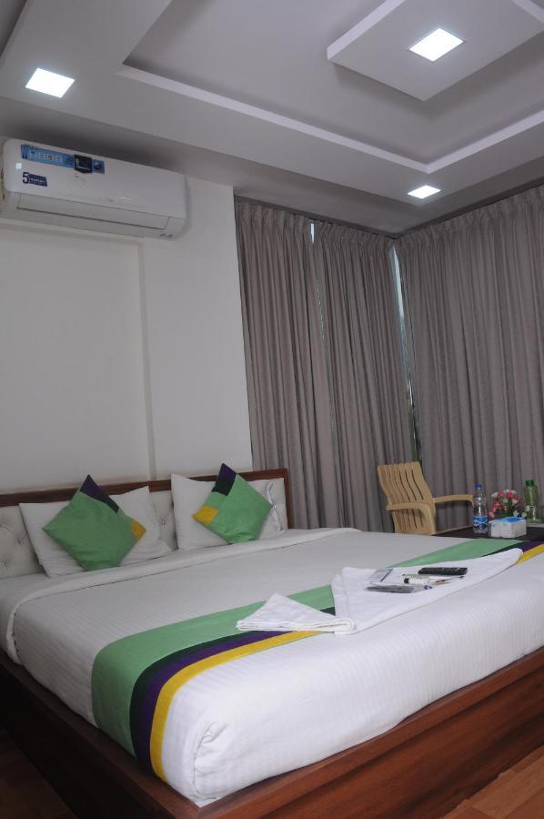 J C Comforts Hotel Bangalore Eksteriør billede
